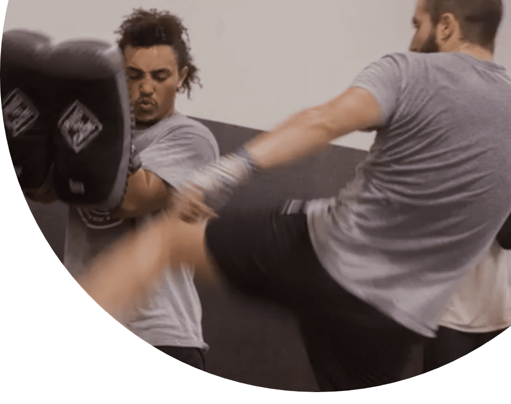 2 men training Muay Thai